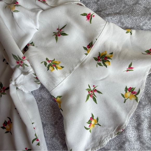 Soprano White Lemon Floral Off-Shoulder Blouse Size M - Picture 7 of 9